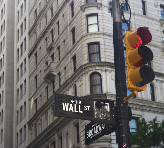 Consultant-client digital environment for an advisory company