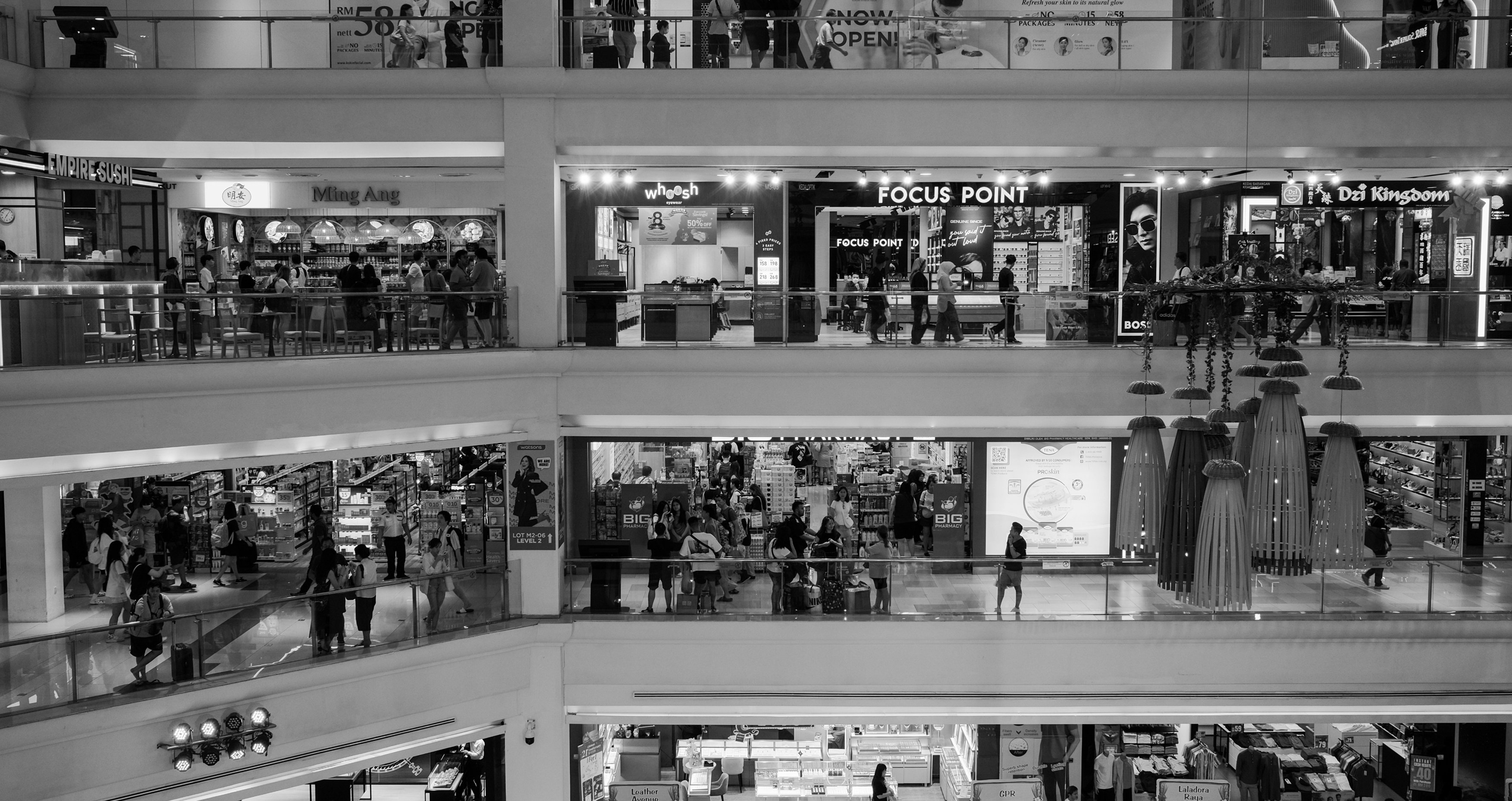 Shopping mall app development: Pros, features & examples